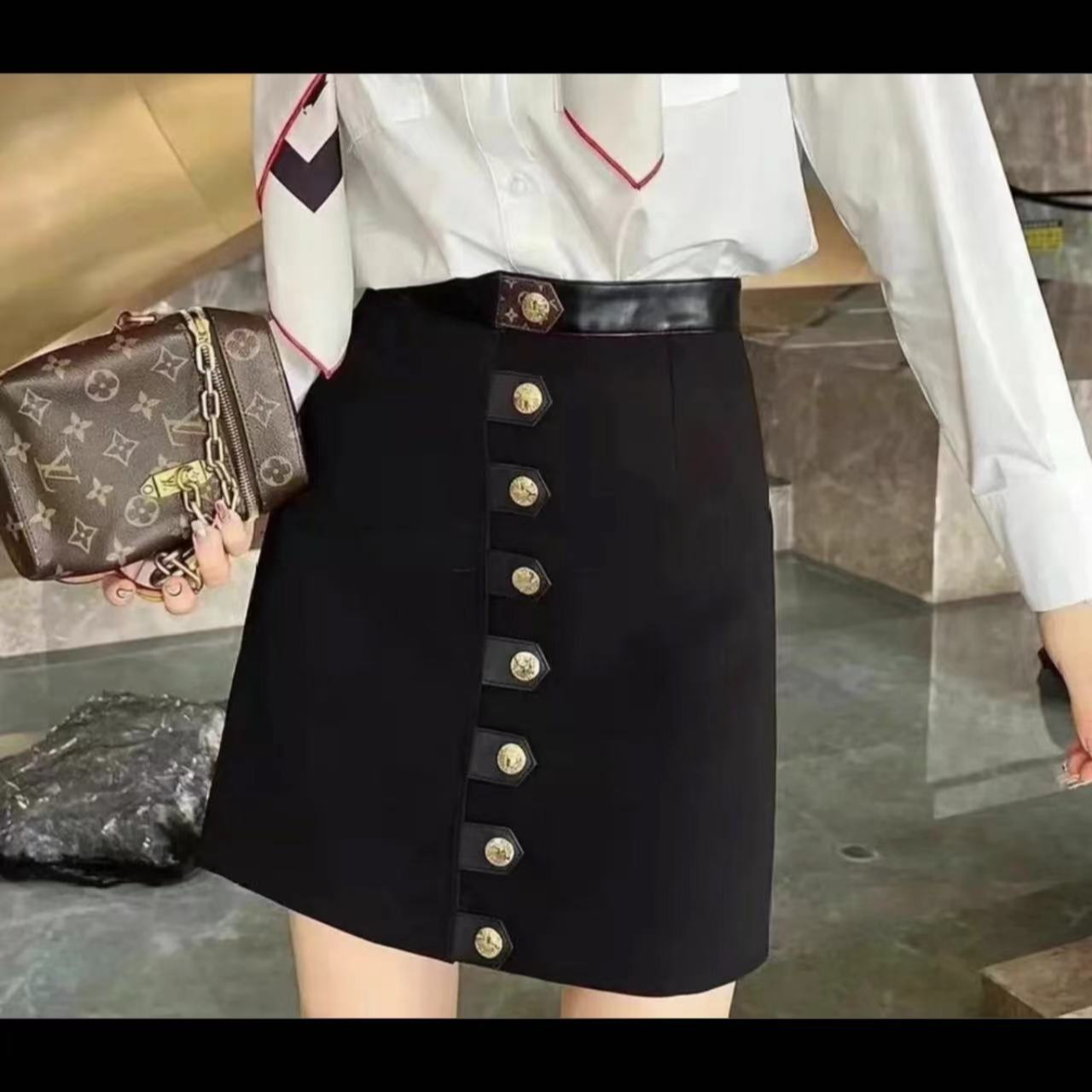 99新 LouisVuitton/路易威登 单排扣纯色半身裙 36码 E273