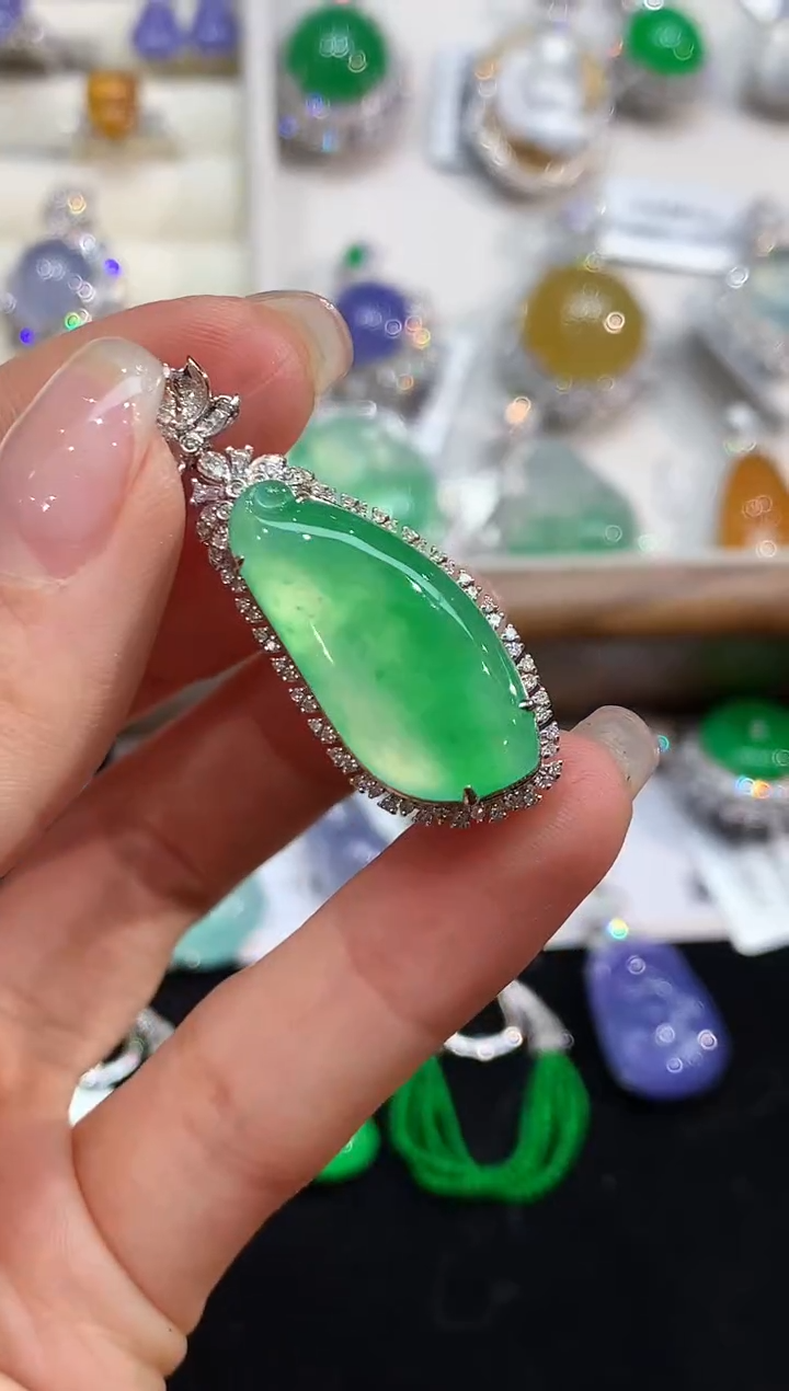 【闪购商品】翡翠吊坠(不含链)18K金镶嵌4540