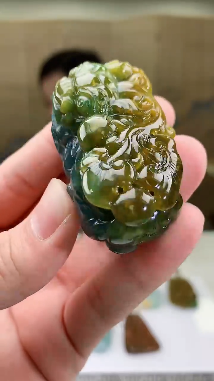 【闪购商品】定制翡翠未镶嵌4852bb-毛货挂件56