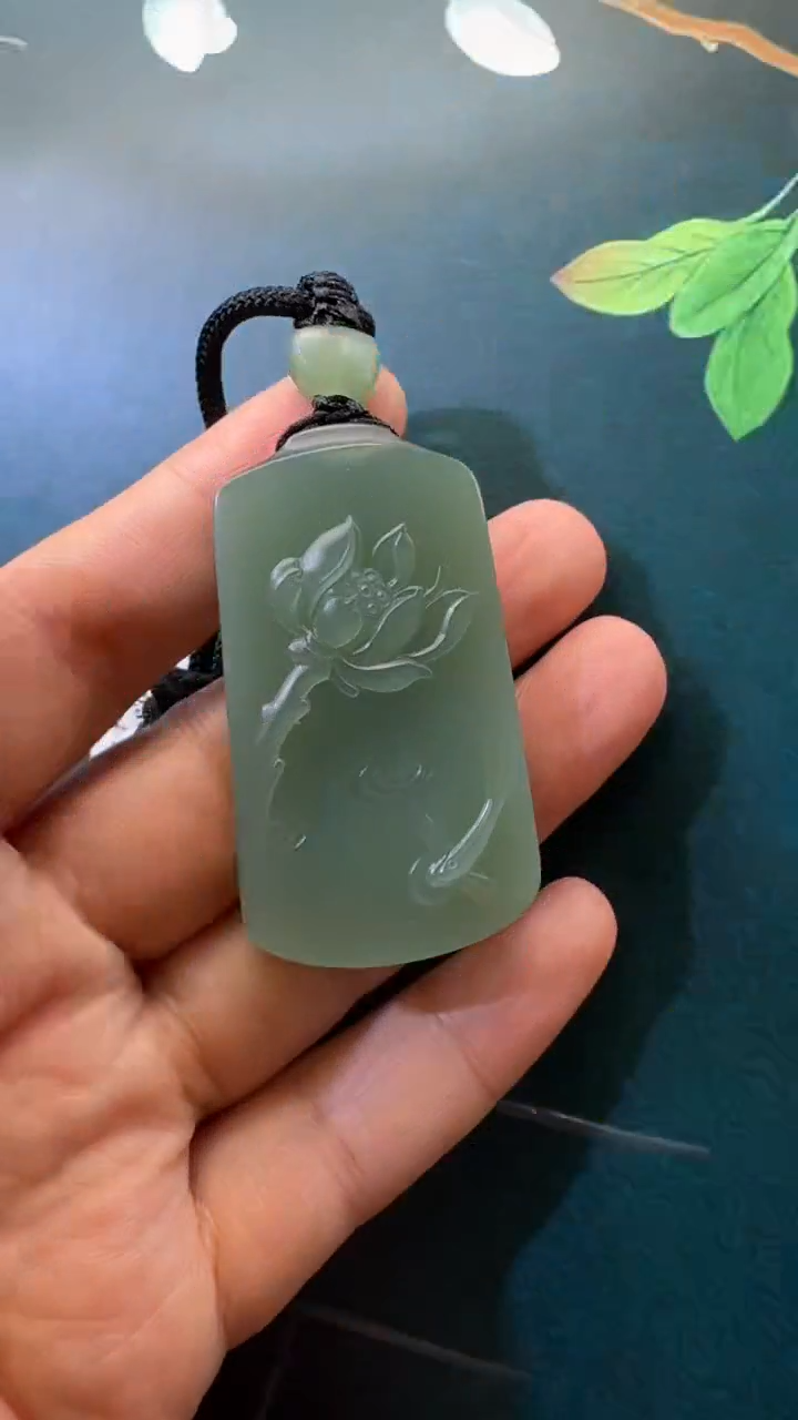 颈饰未镶嵌和田玉吊坠