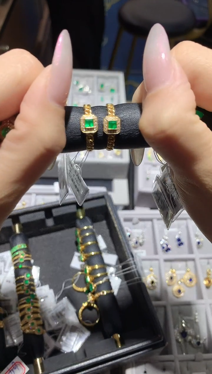 【闪购商品】祖母绿戒指18K金镶嵌祖母绿戒指多样性发一