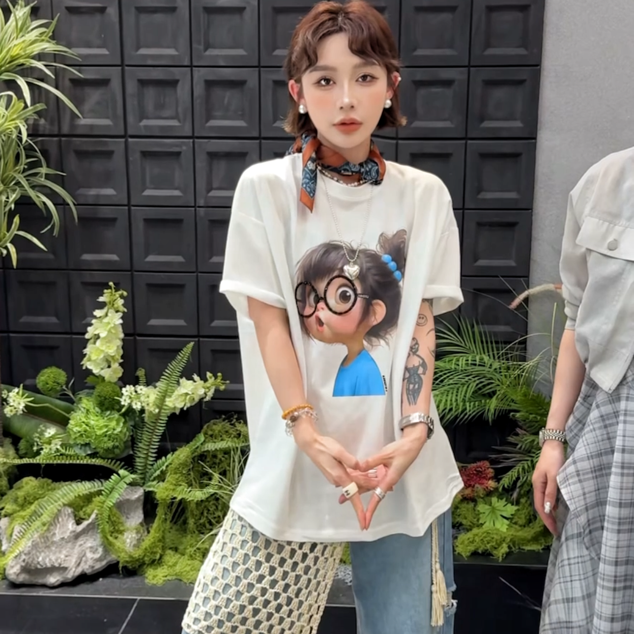 【郁儿严选】82055洋气时尚潮流设计感卡通印花图案圆领中长款短袖T