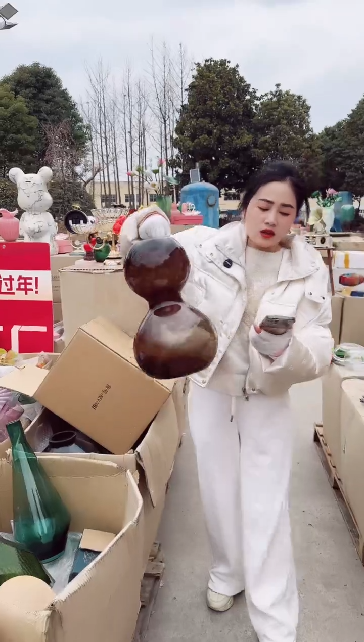 【闪购商品】玻璃安琪微瑕花瓶--W40E5