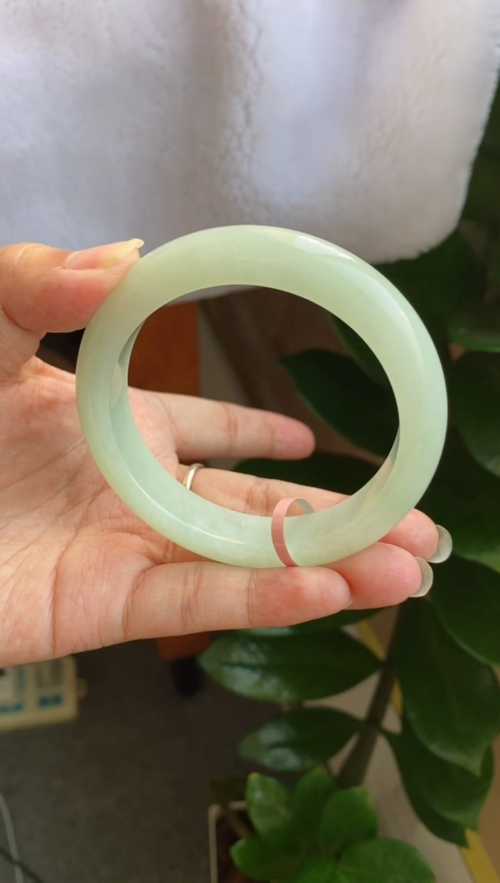 【闪购商品】翡翠手镯未镶嵌（血漏）胶润果绿18号