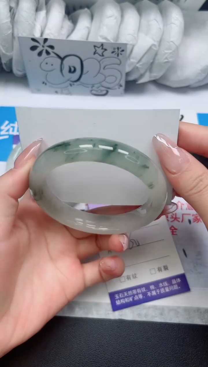 【闪购商品】石英质玉手镯未镶嵌25