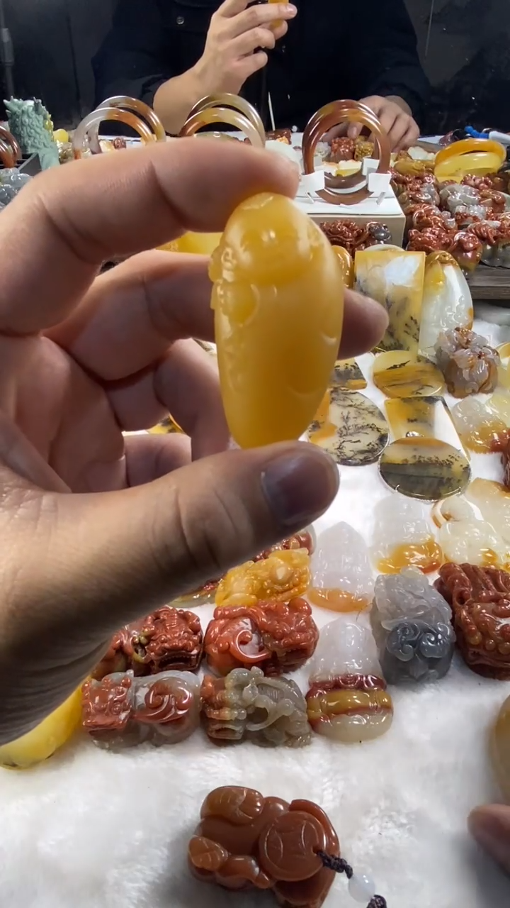 未镶嵌石英质玉挂件石英质玉挂件