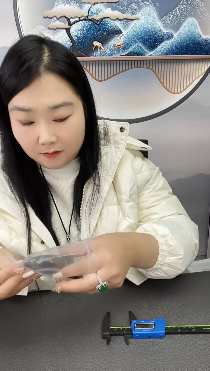 未镶嵌烟紫色密玉密玉（石英质玉）:****℘释然