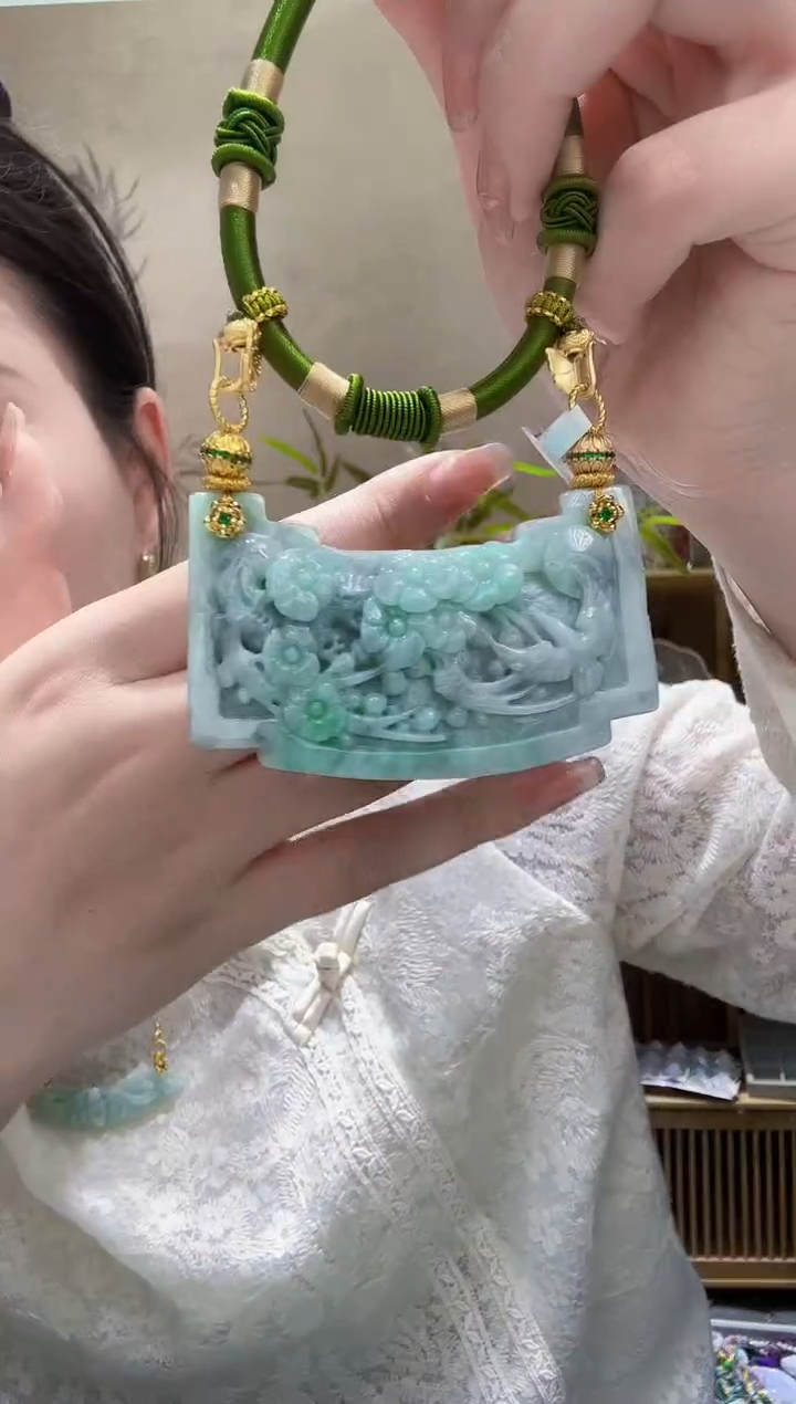 翡翠未镶嵌颈饰吊坠