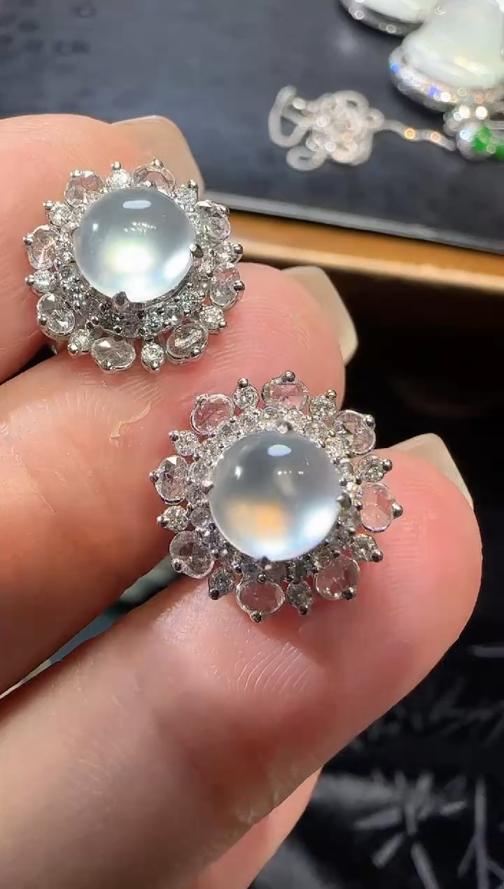 【闪购商品】翡翠耳饰18K金镶嵌蛋面