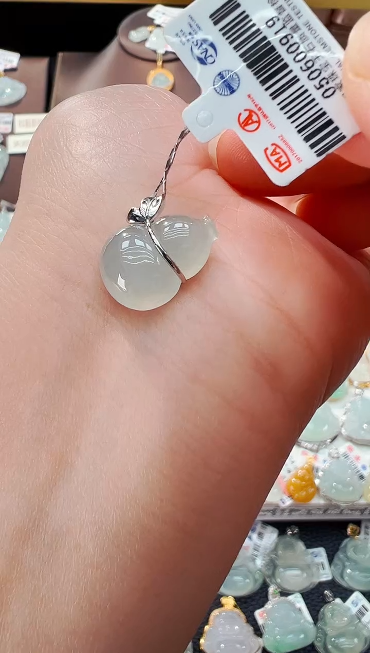 【闪购商品】翡翠吊坠(不含链)18K金镶嵌葫芦吊坠919