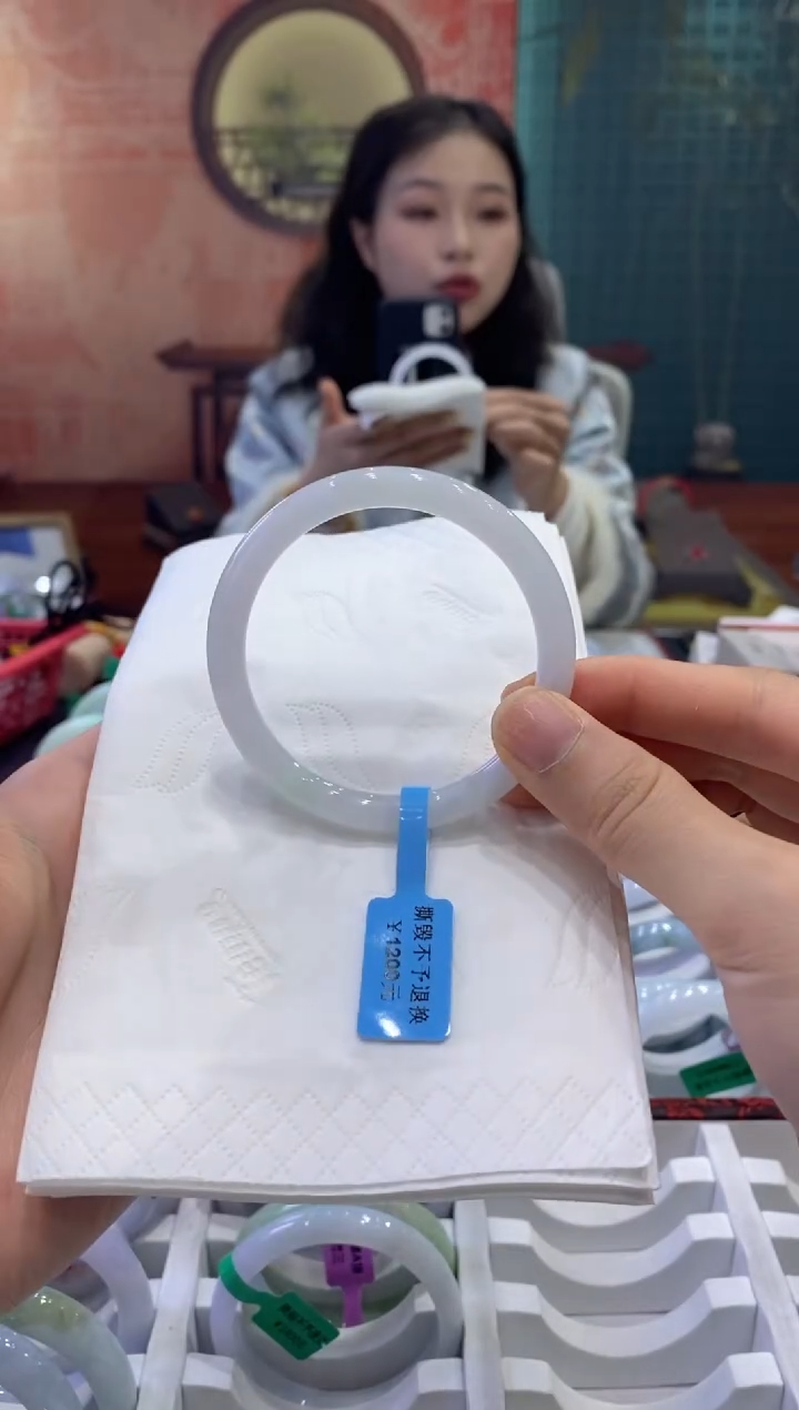 【闪购商品】翡翠手镯未镶嵌多人18221