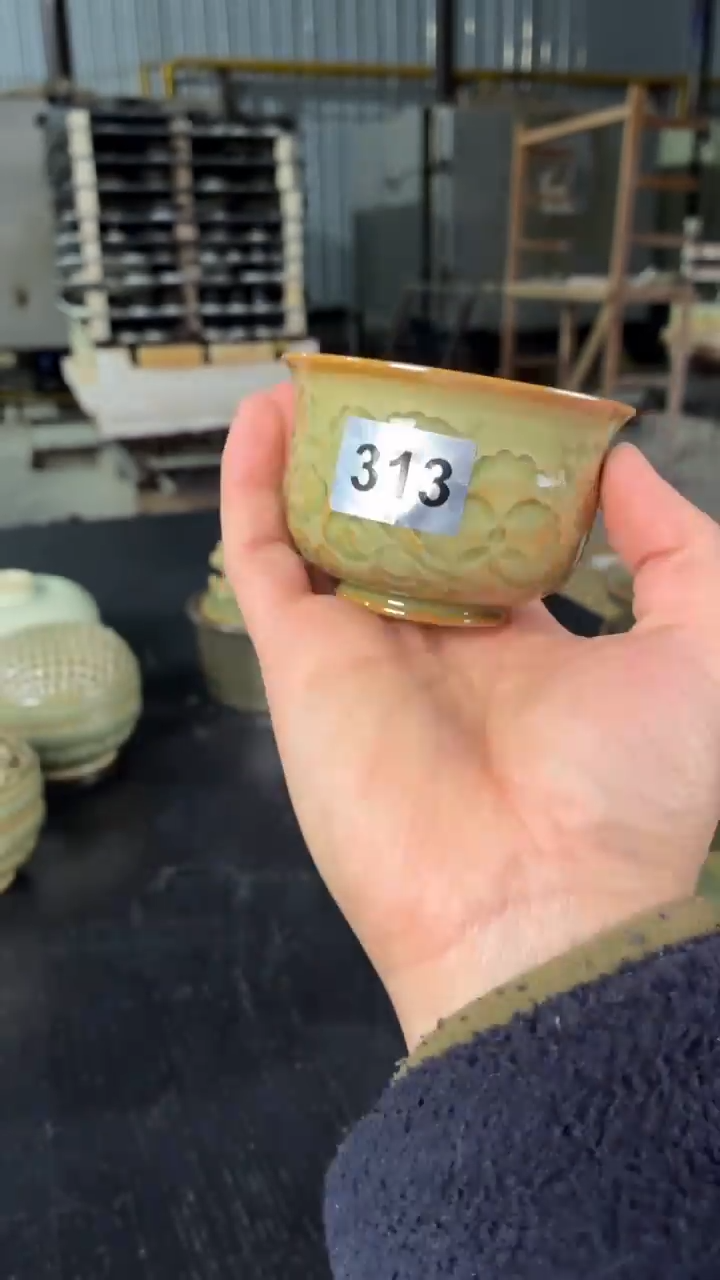耀州窑橄榄青釉手工杯子带开片313