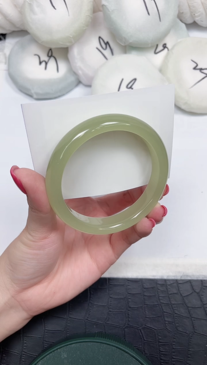 未镶嵌手镯石英质玉46-61.7