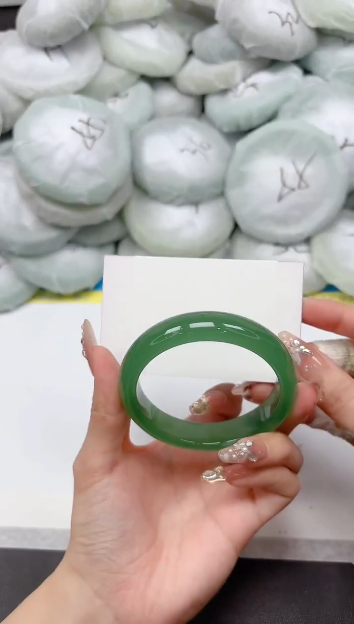 未镶嵌手镯石英质玉32-56.6