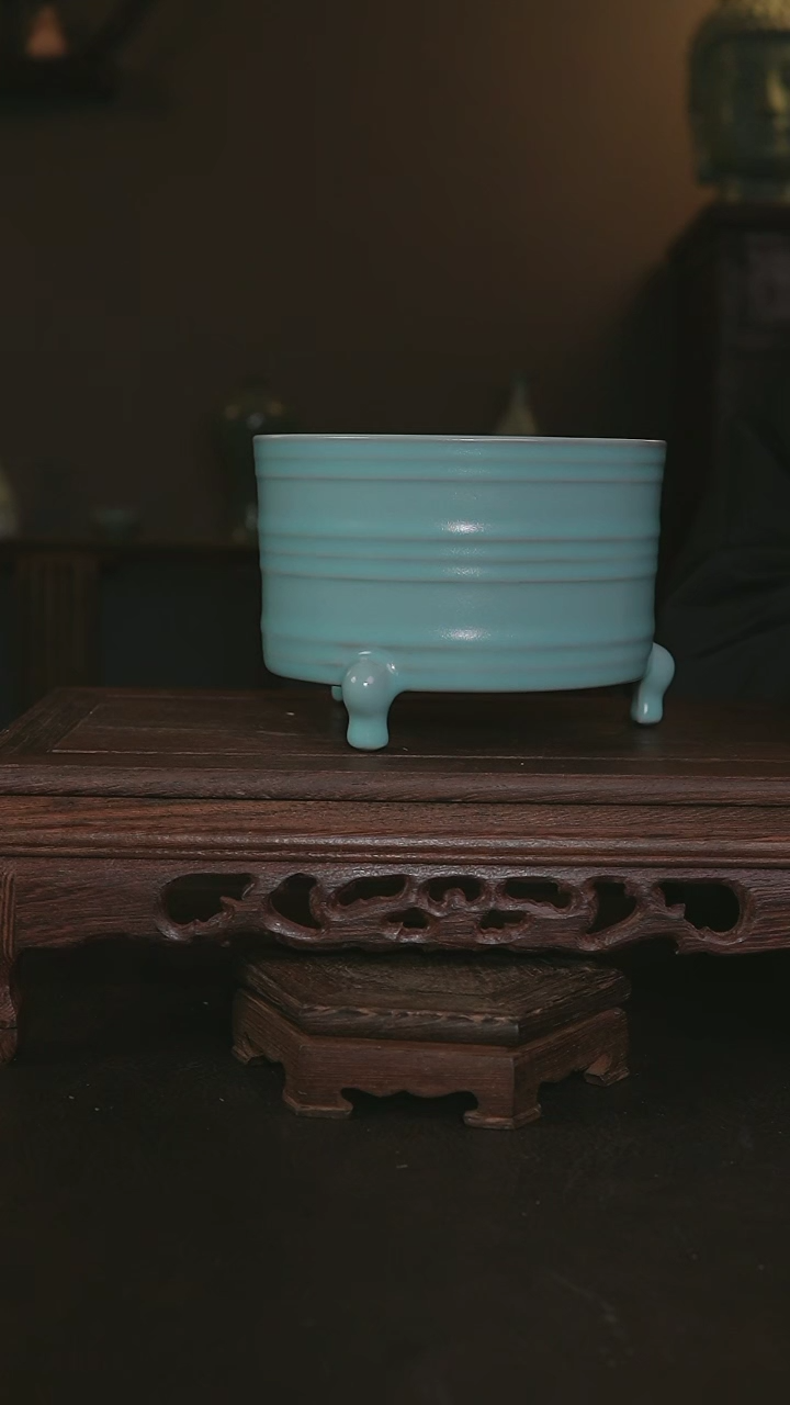 【闪购商品】其他仿古手工三足炫纹樽