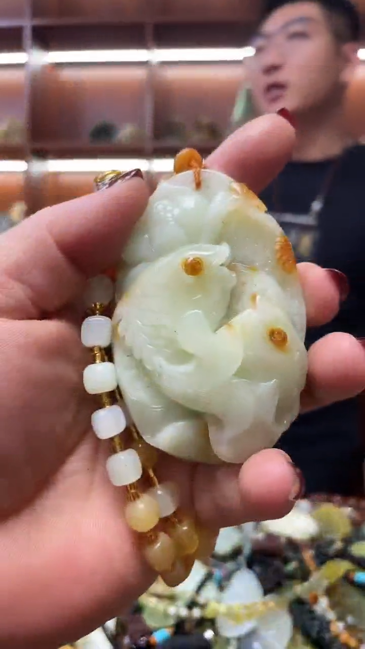 未镶嵌蛇纹石玉吊坠      