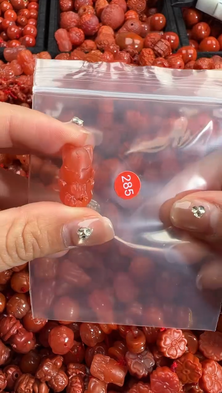 南红玛瑙合金颈饰1