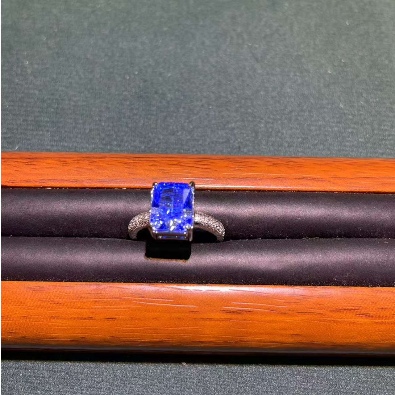 s8452白托蓝镶开口戒指多样性发货