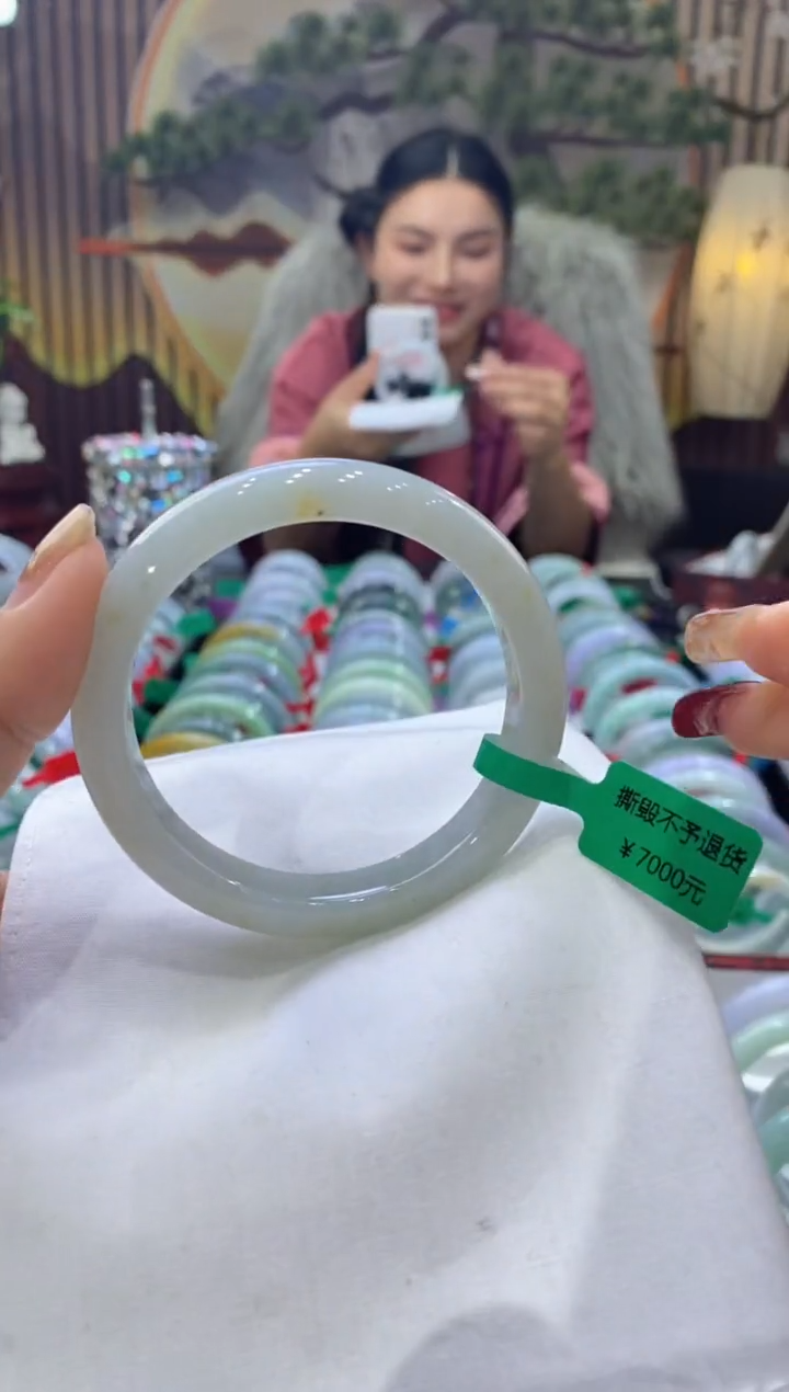 【闪购商品】翡翠手镯未镶嵌多人02168