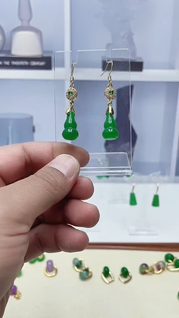 未镶嵌石英质玉（天山翠）耳钉52号