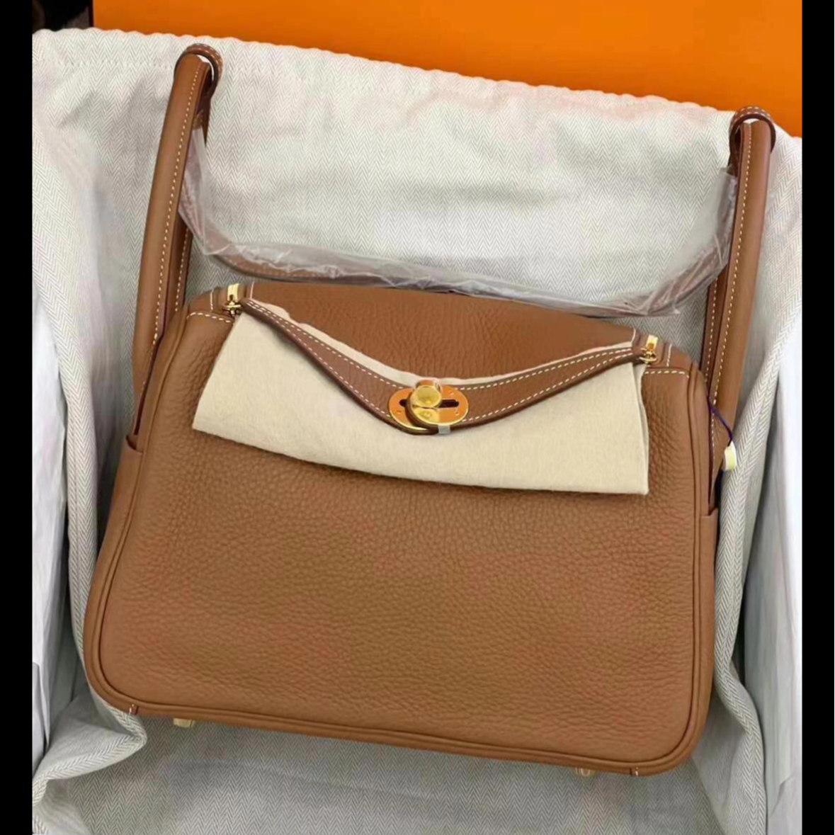 99新 Hermes/爱马仕 活动姑姑109981 Z刻 金扣 lindy 26 金棕包