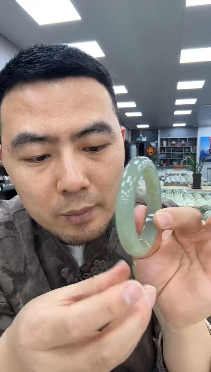 【闪购商品】和田玉手镯未镶嵌56    525