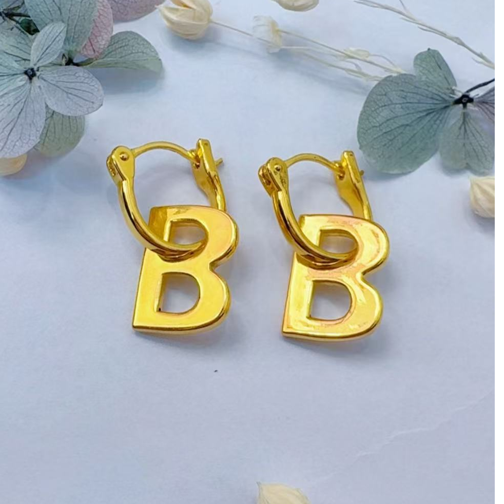 金灵王时尚黄金足金5D无氢工艺B字母耳饰简约百搭复古精致气质