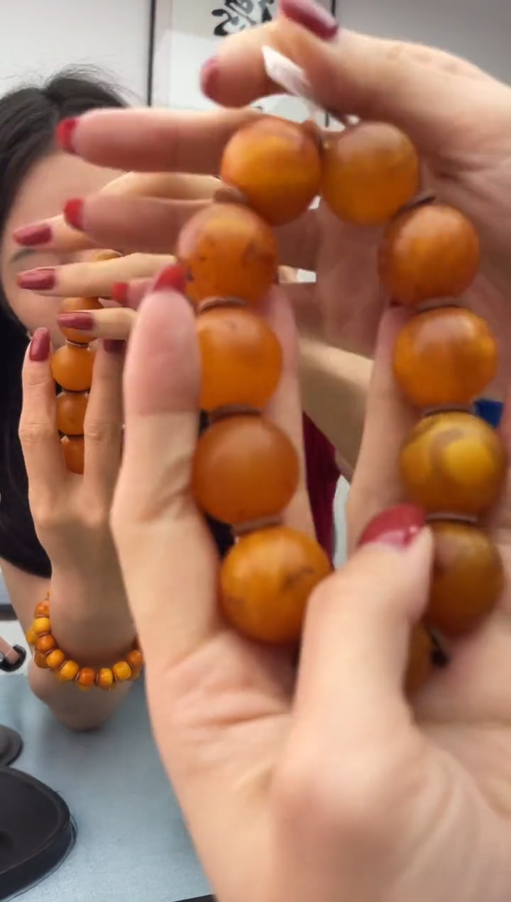 未镶嵌蜜蜡珠宝奇石假一罚十，064.21微瑕发一件