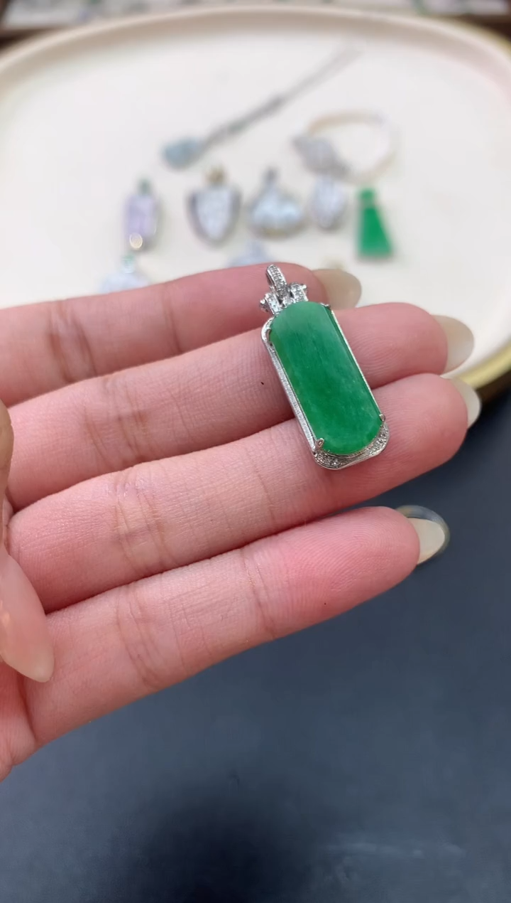 吊坠(不含链)18K金镶嵌翡翠U1|1980