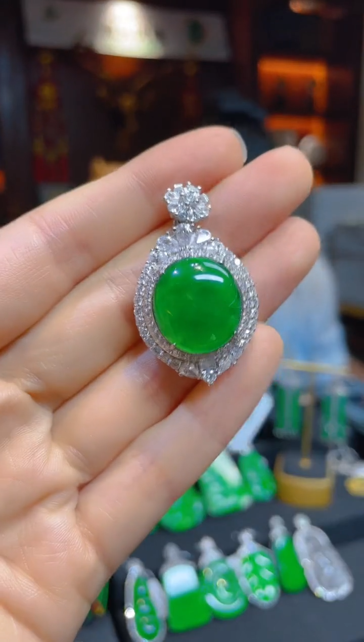 【闪购商品】翡翠颈饰银S925镶嵌112437天然A货翡翠蛋面吊坠