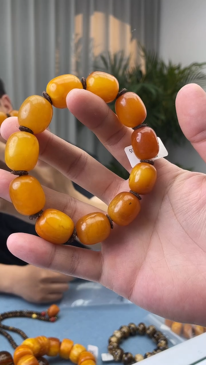 【闪购商品】蜜蜡珠宝奇石未镶嵌假一罚十，微瑕发一件043.16