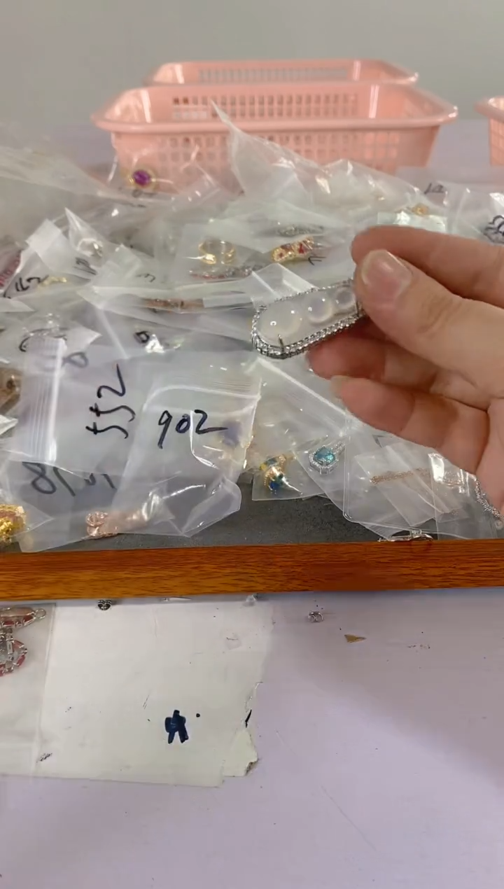 【闪购商品】紫晶颈饰银S925镶嵌902红宝，蓝宝，多样性发一件赠链