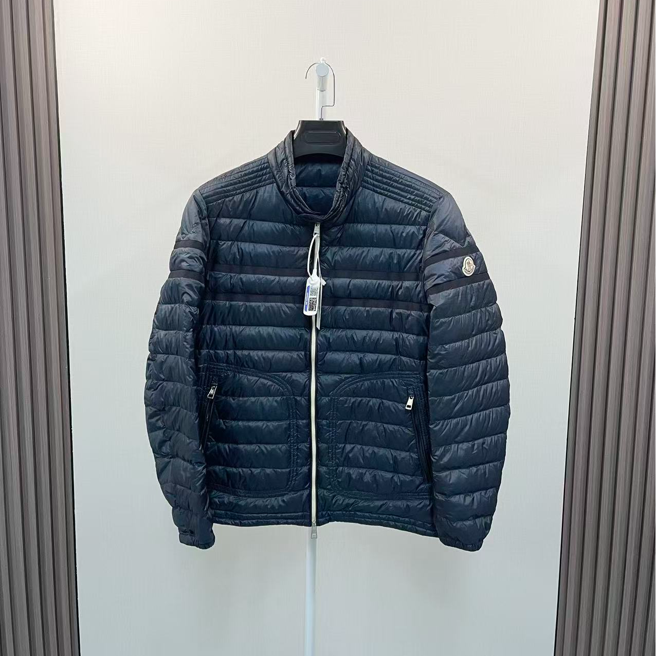 99新 MONCLER /蒙口/藏蓝色手臂logo薄款羽绒服/尺码4