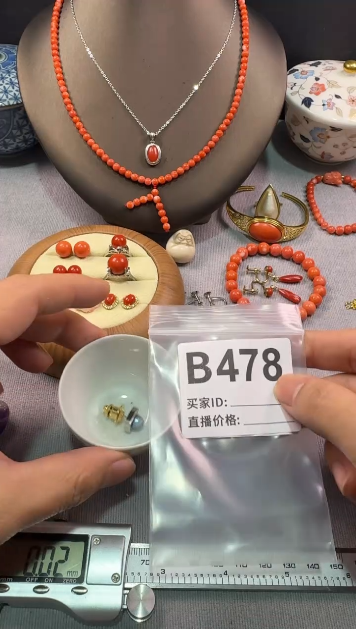 陶佤****）默认微瑕，看好出手