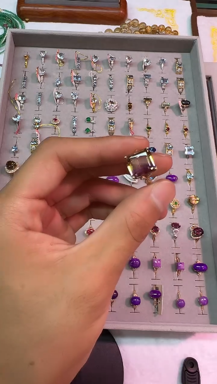 18K金镶嵌戒指水晶多样性发其一