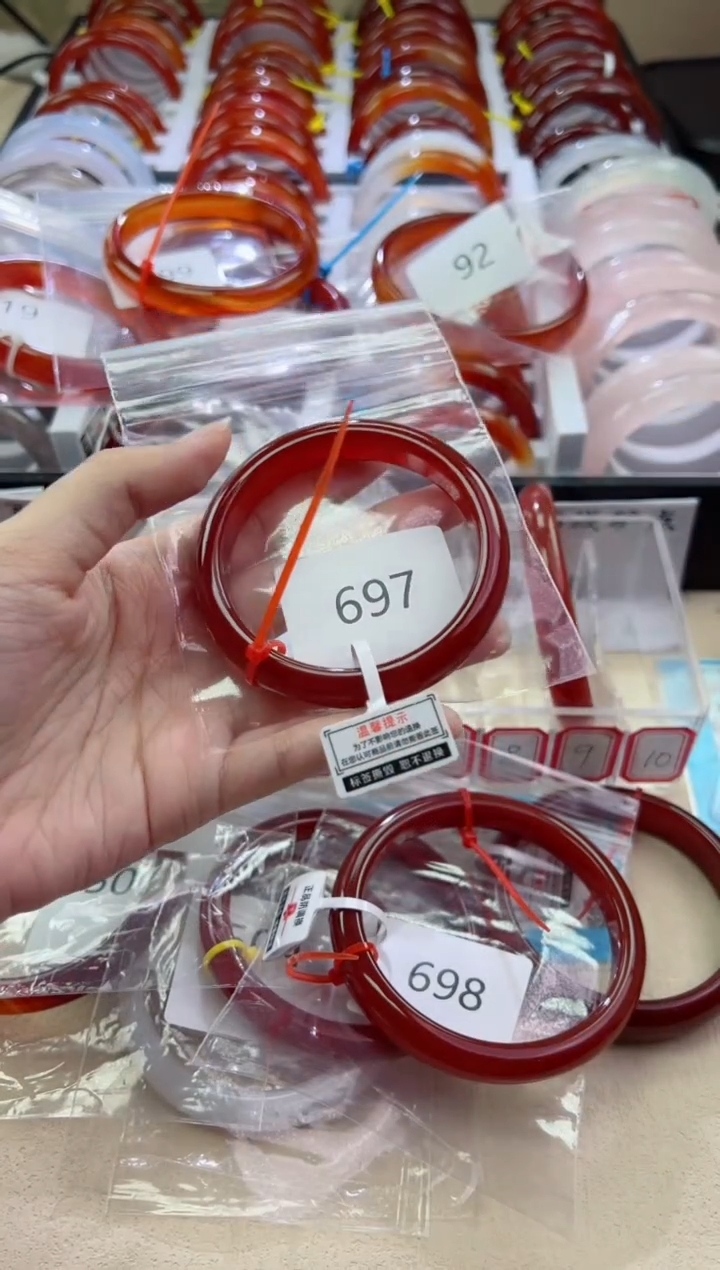 玛瑙/玉髓手镯未镶嵌54圈口*697