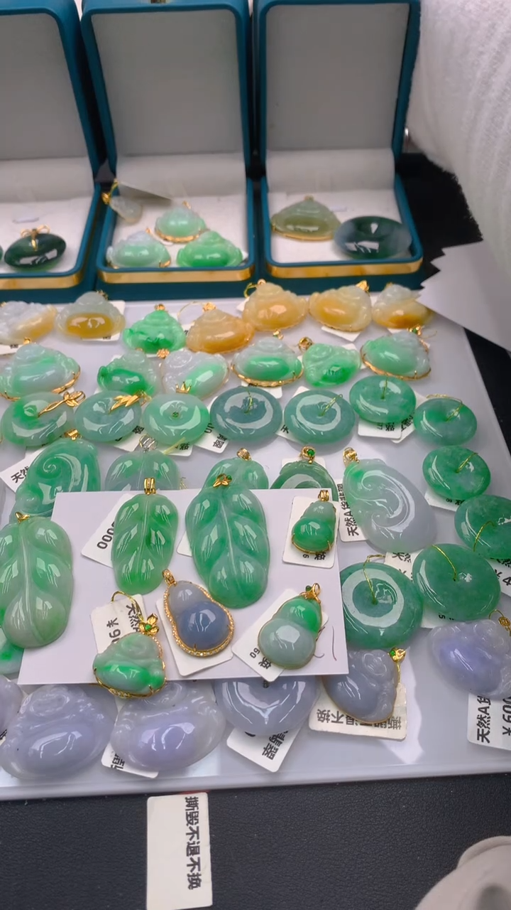 【闪购商品】翡翠颈饰未镶嵌1111111111