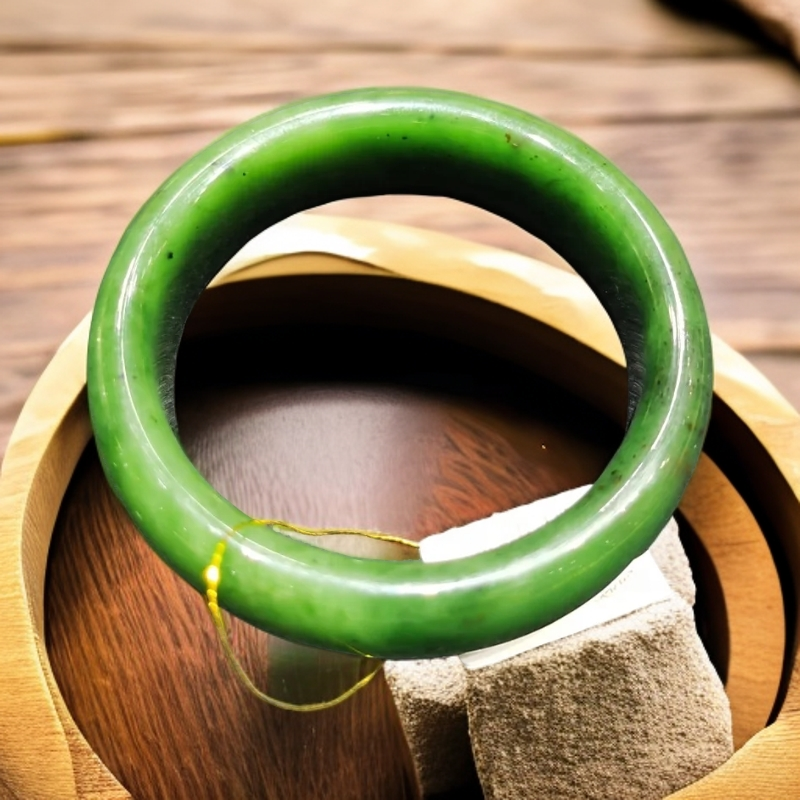 碧玉菠菜绿老矿料宽版轮胎镯女款玉镯子