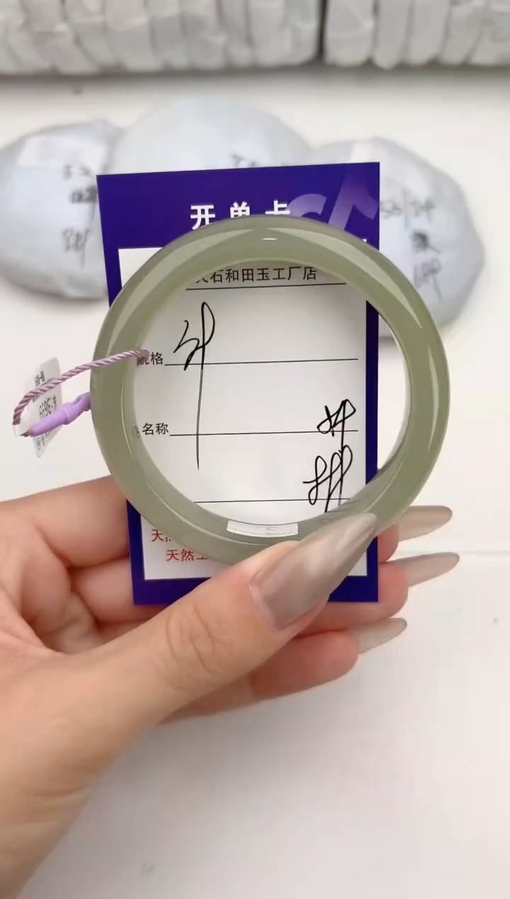 和田玉手镯未镶嵌39颜色微差无瑕疵