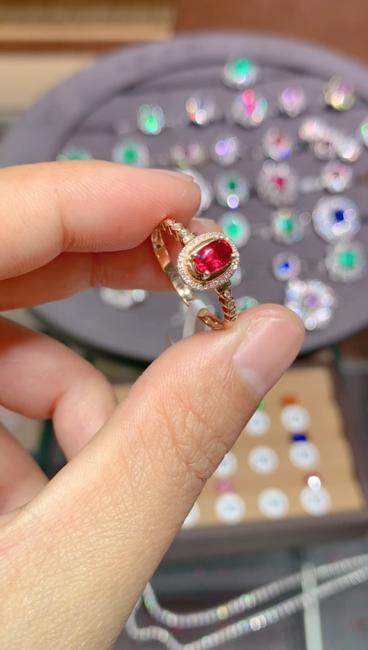 【闪购商品】红宝石戒指18K金镶嵌0.6CT