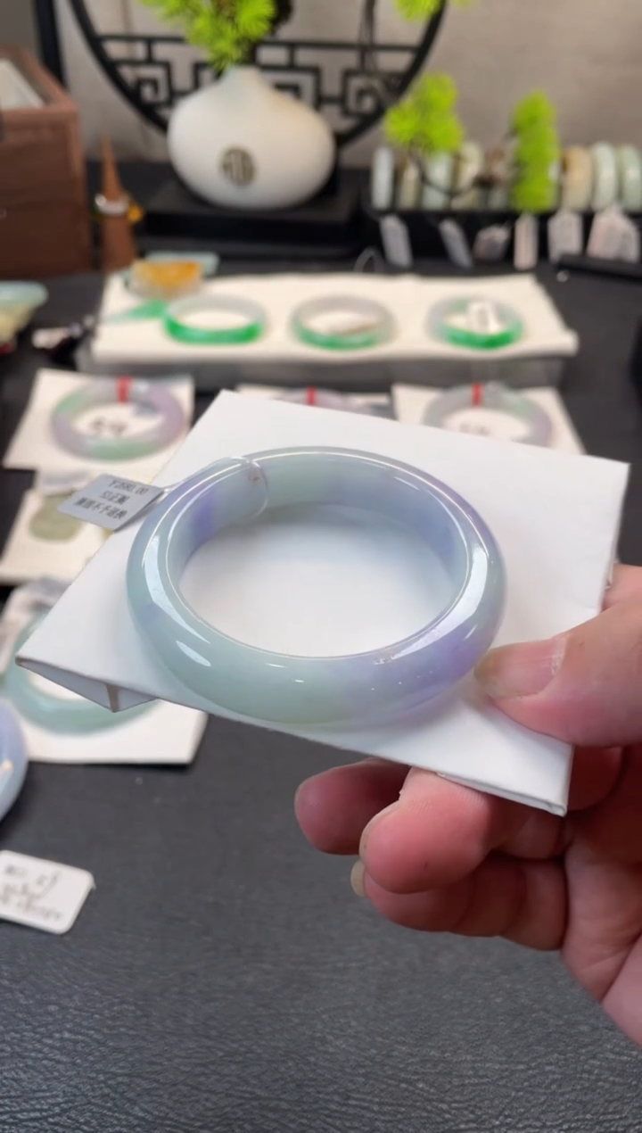 翡翠手镯未镶嵌53正圈 有纹有沙眼