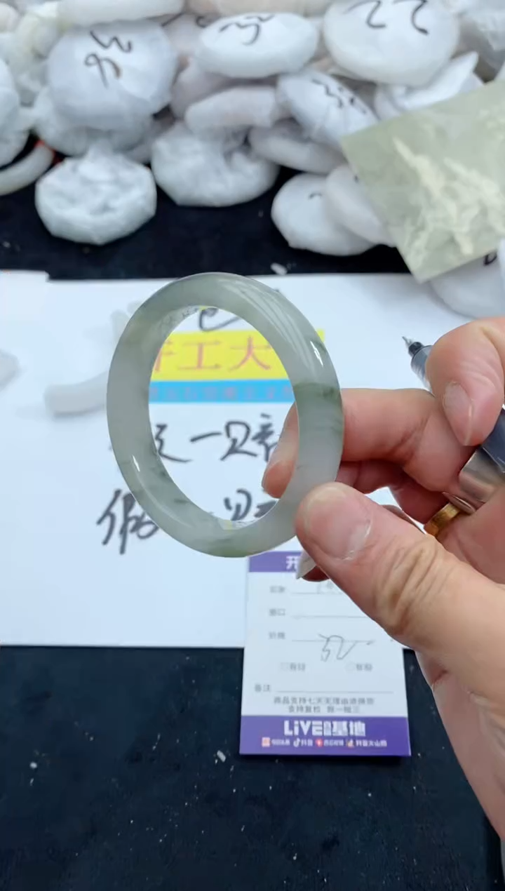 【闪购商品】石英质玉手镯未镶嵌16