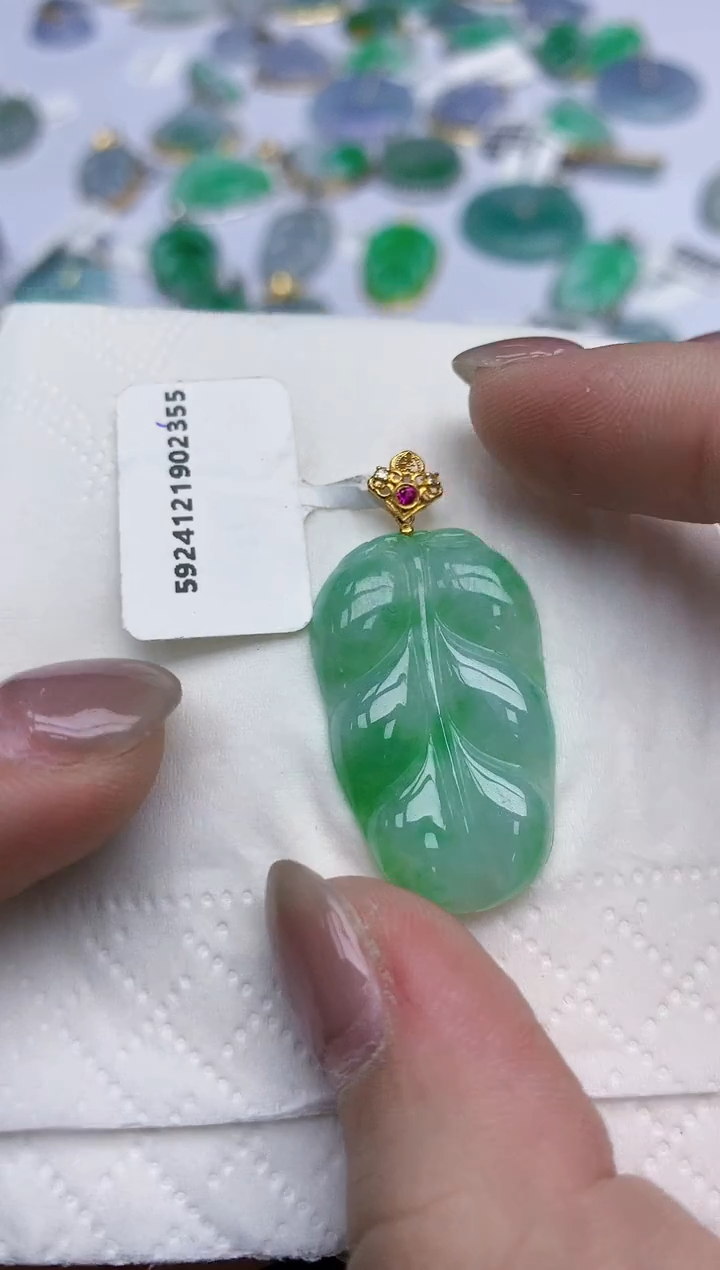 【闪购商品】翡翠颈饰18K金镶嵌天然翡翠A货