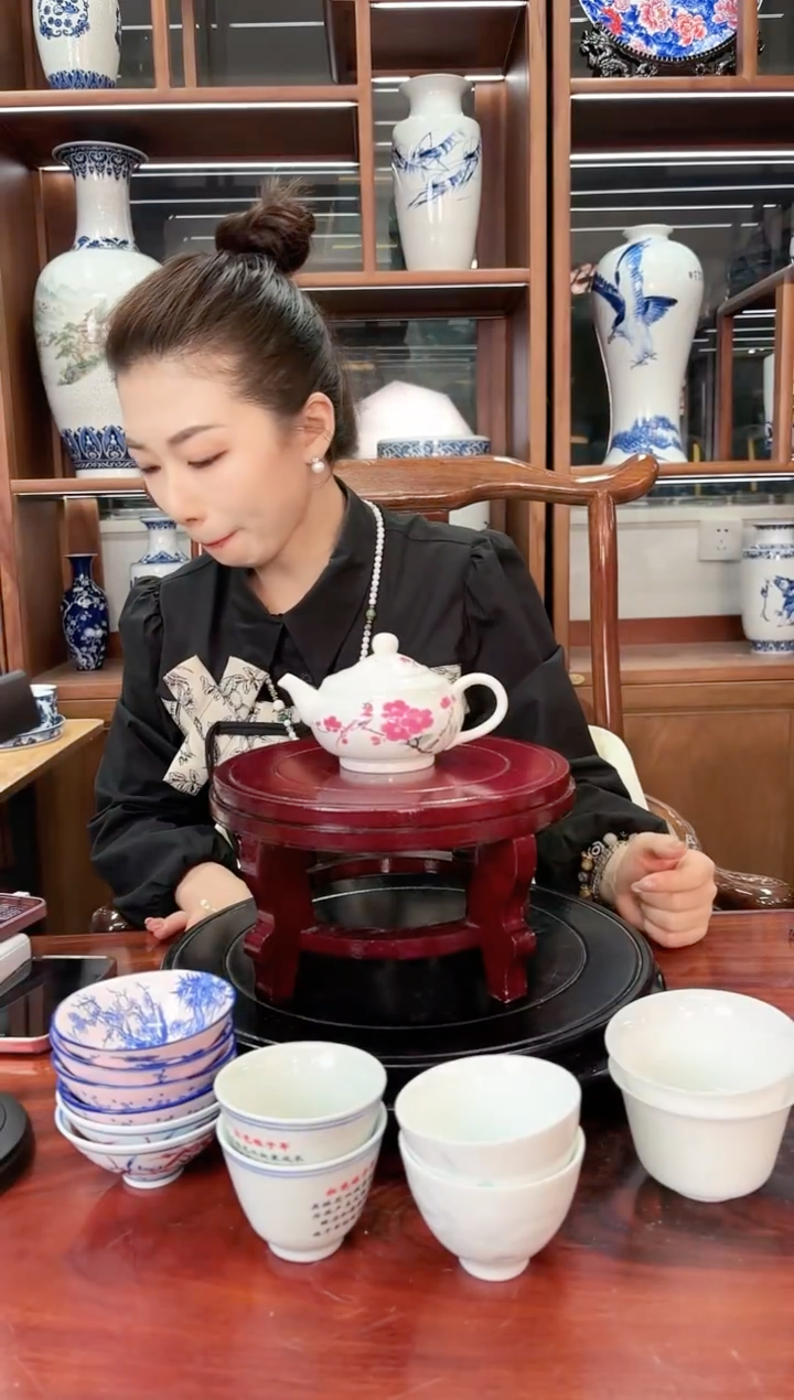 A104景德镇喜上眉梢茶壶
