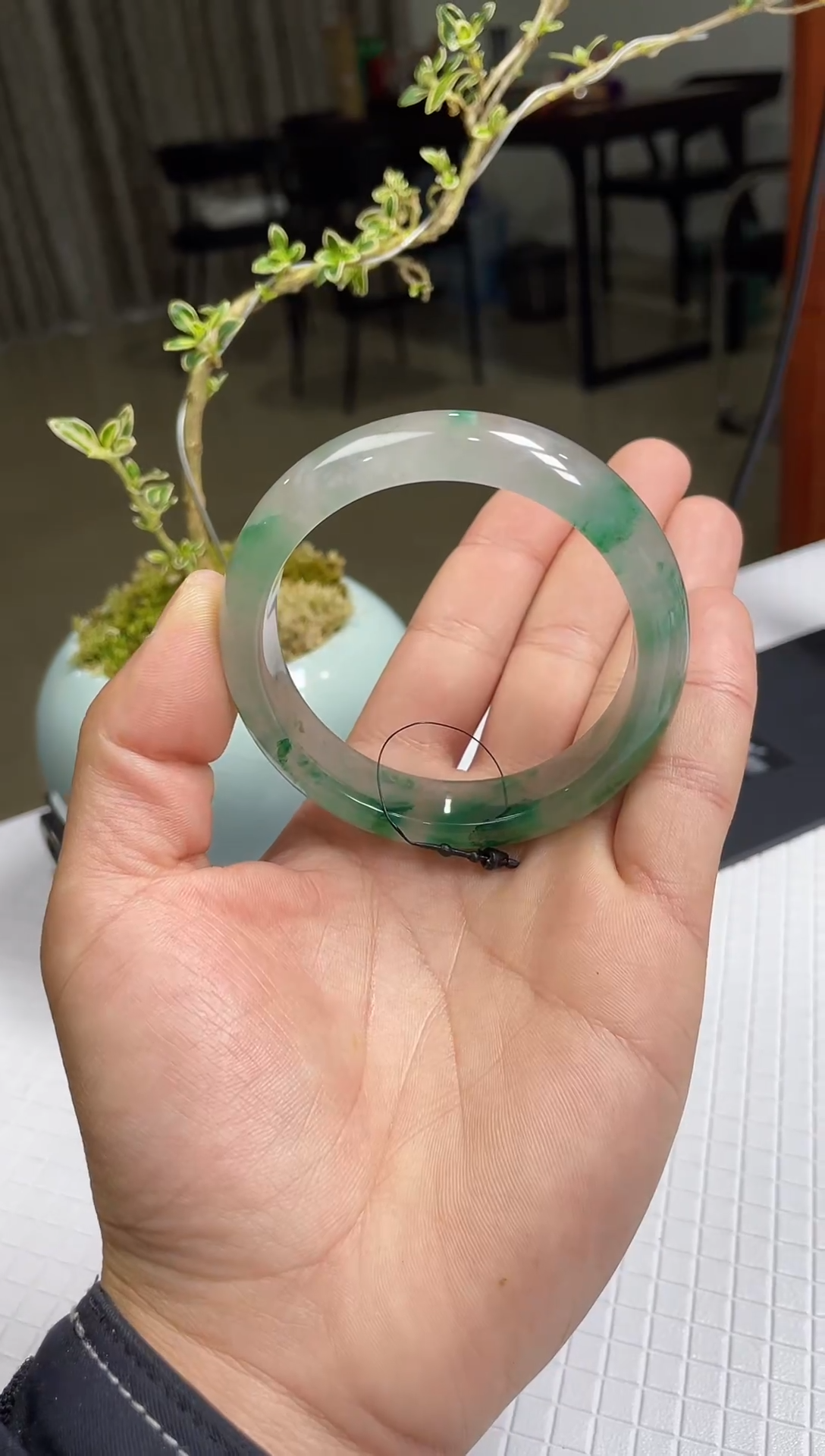 【闪购商品】石英质玉手镯未镶嵌非洲翠手镯多样性发货