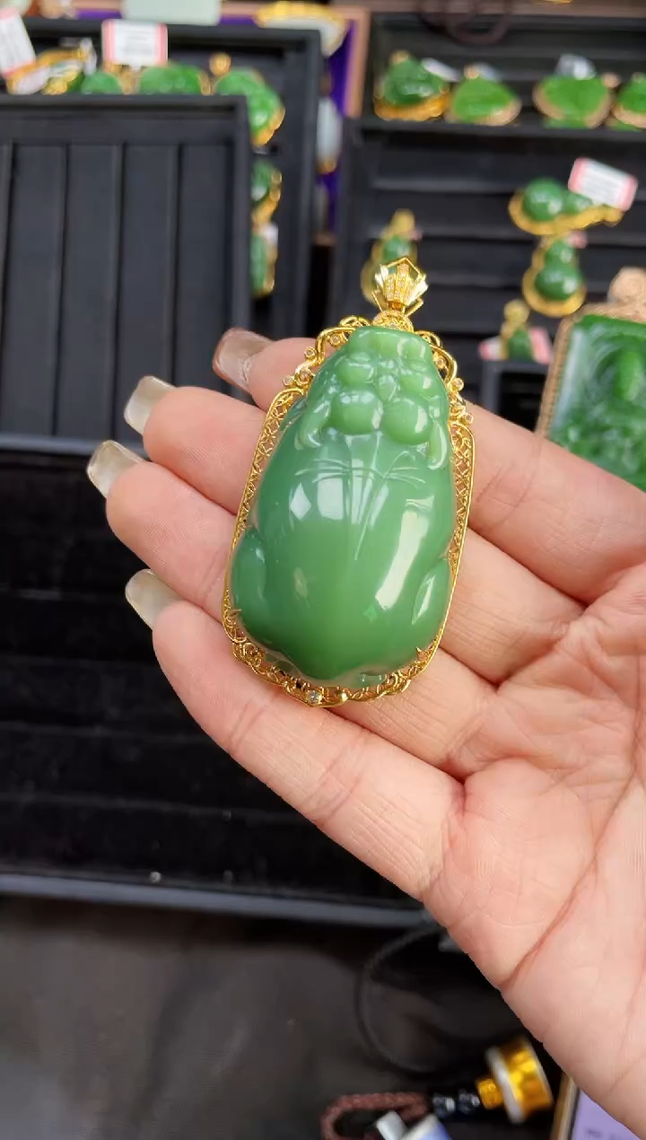 【闪购商品】和田玉吊坠18K金镶嵌多样性发一
