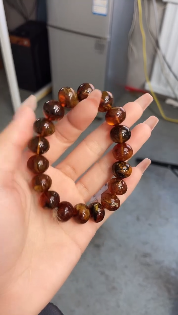 【闪购商品】琥珀裸石未镶嵌13+血蜡妖花手串