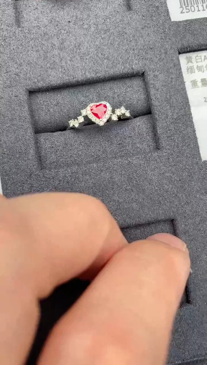 【闪购商品】红宝石戒指18K金镶嵌28分红宝石戒指