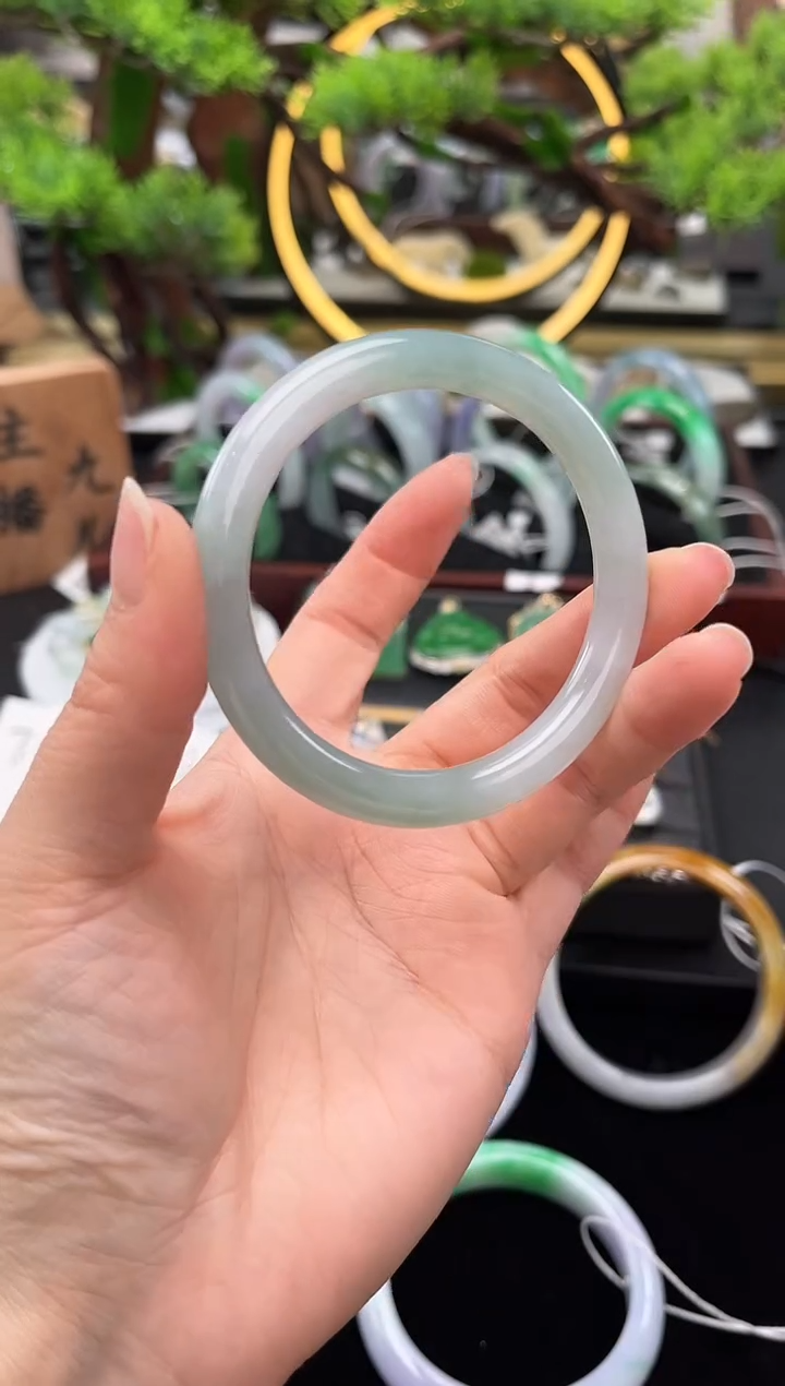 未镶嵌手镯翡翠手镯