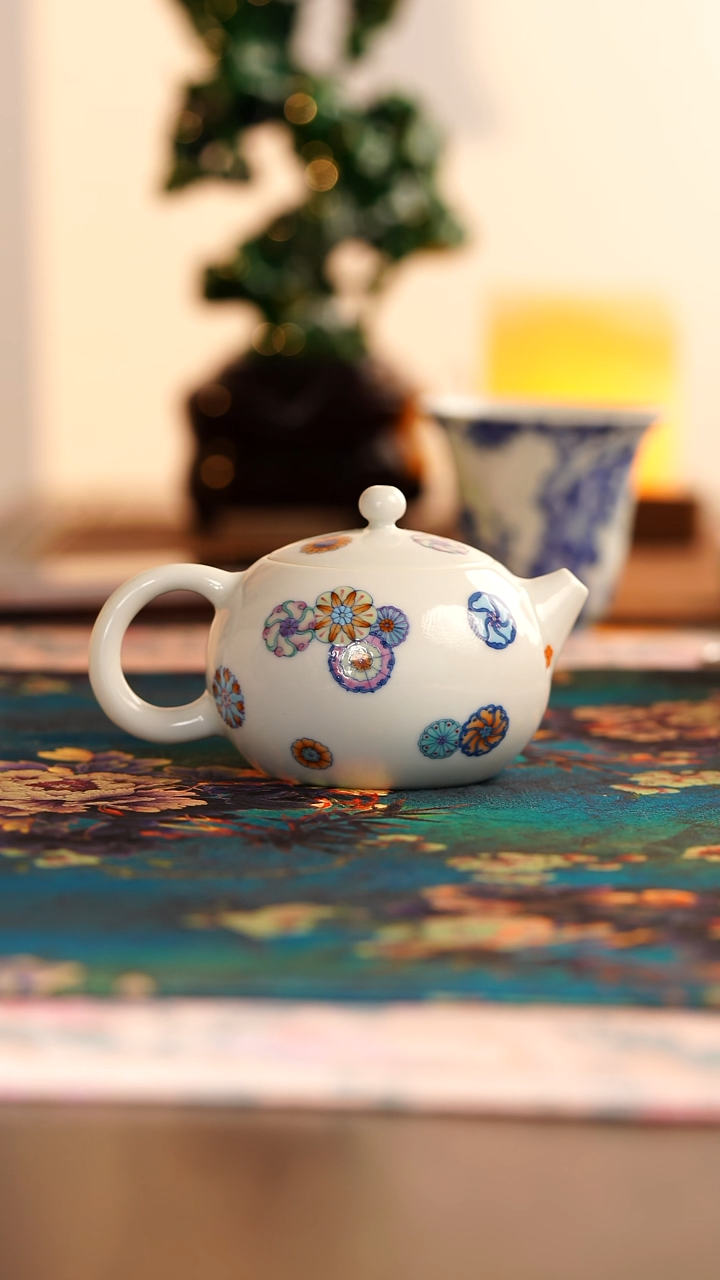 【闪购商品】望玉斗彩皮球花壶